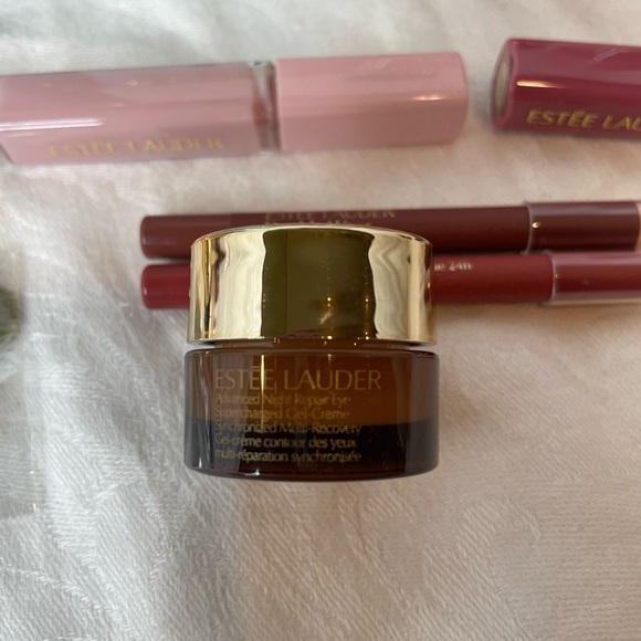 Estée Lauder 17 piece skincare and makeup - Picture 4 of 11